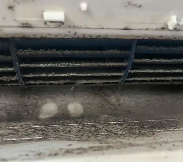 敦煌空调吹的风有股烧焦味是怎么回事